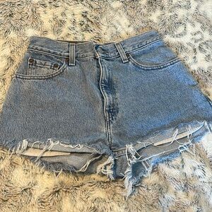 High rise Levi’s shorts